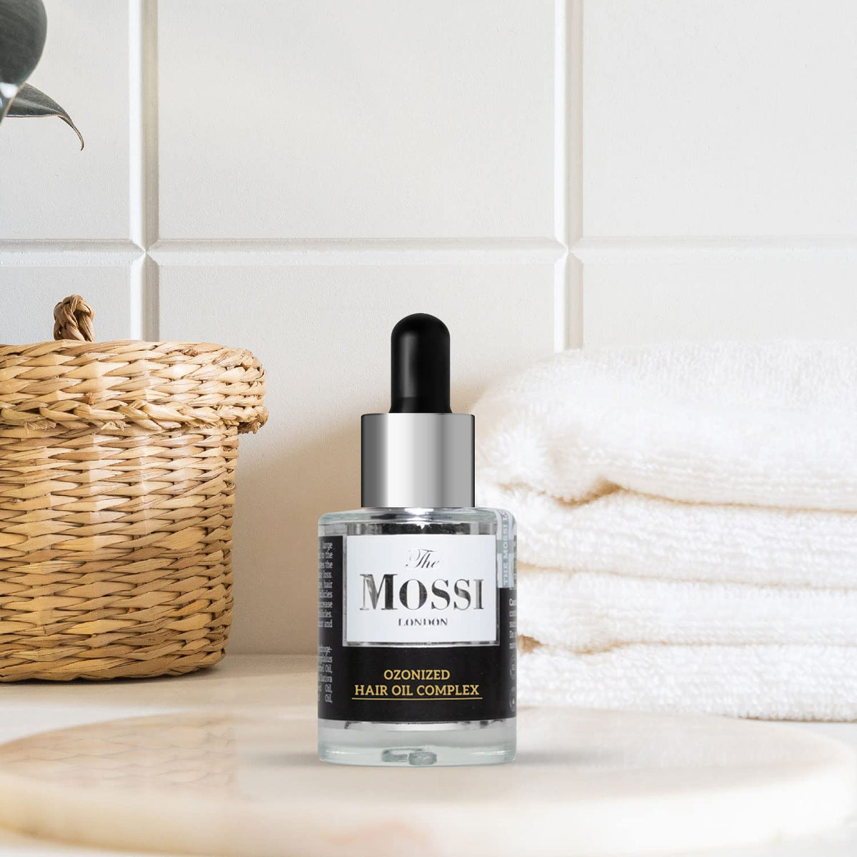 The Mossi London Ozonized Scalp Oil - Hair Growth with Argan, Jojoba & Vitamin C - Dry Scalp Treatment for Thicker-Looking Hair - Ozone Oil for Men & Women, 30ml